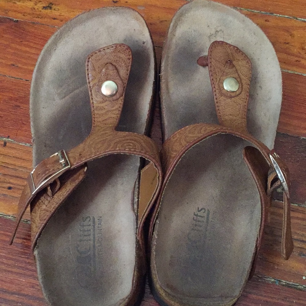 Sandals by White mountain. (Cliffs sub-brand)